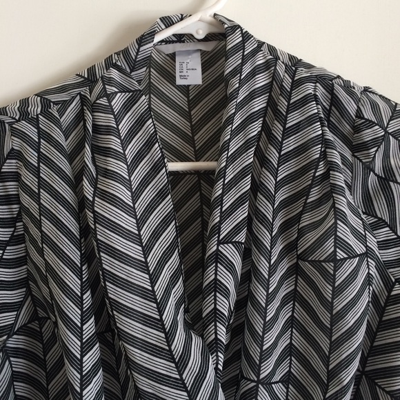 H&M black and white blouse size 4 - Picture 3 of 5
